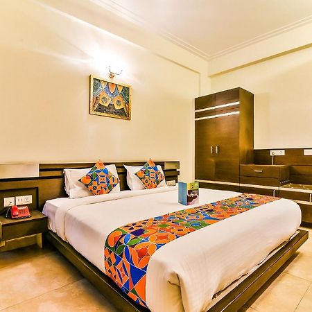 Fabhotel Oasis Dlf Phase 3 Gurgaon Exterior photo