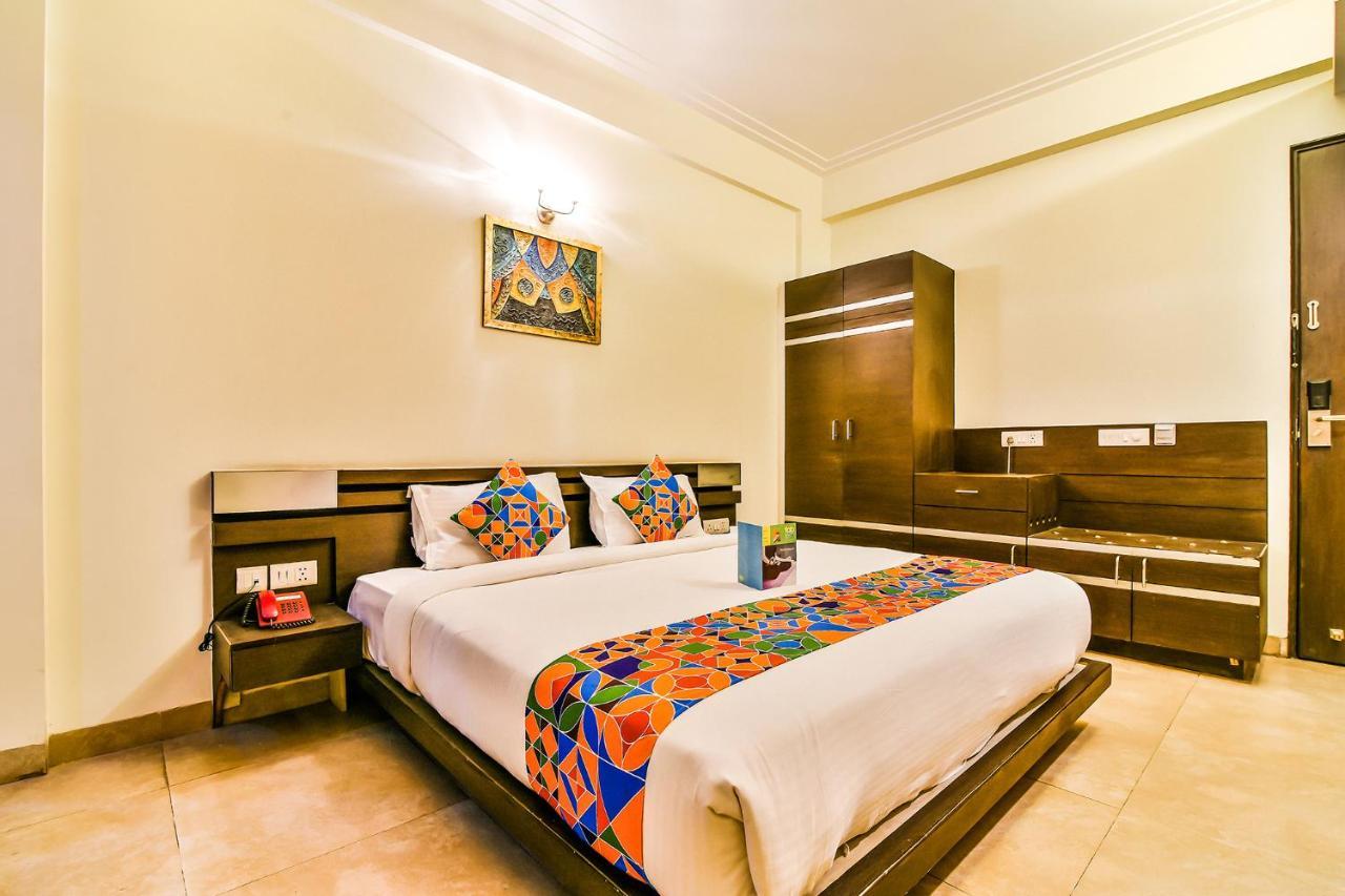 Fabhotel Oasis Dlf Phase 3 Gurgaon Exterior photo