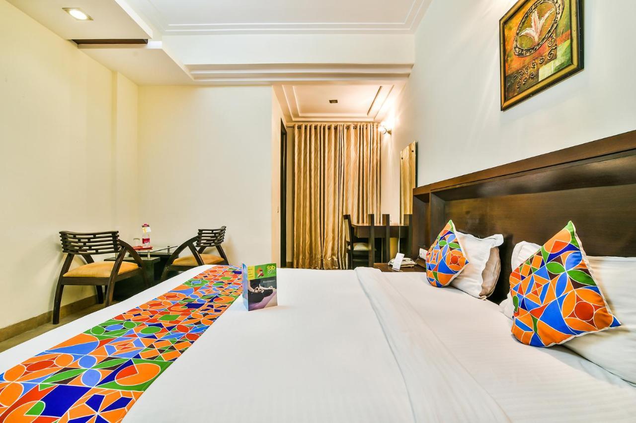 Fabhotel Oasis Dlf Phase 3 Gurgaon Exterior photo