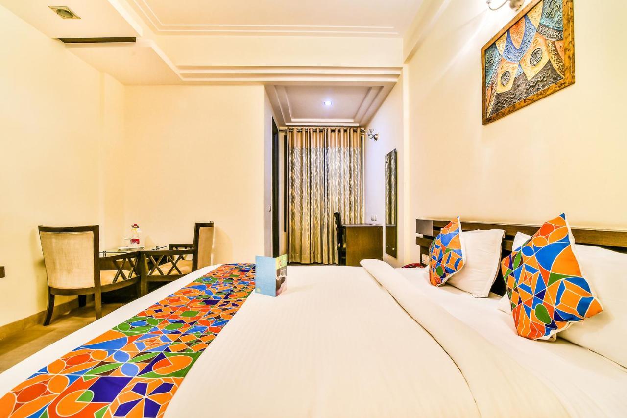 Fabhotel Oasis Dlf Phase 3 Gurgaon Exterior photo